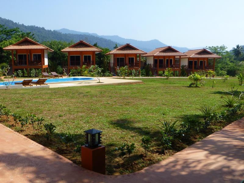 Khao Sok Jasmine Garden Resort - Sha Certified Khao Sok National Park Exterior foto